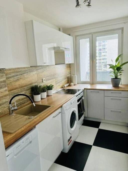 Apartment With Balcony Near Bulwary Wislane Wwa67 Варшава Екстериор снимка